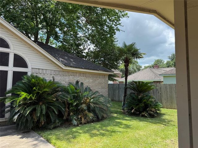 1905 Sandy Schoals Drive, League City, TX 77573