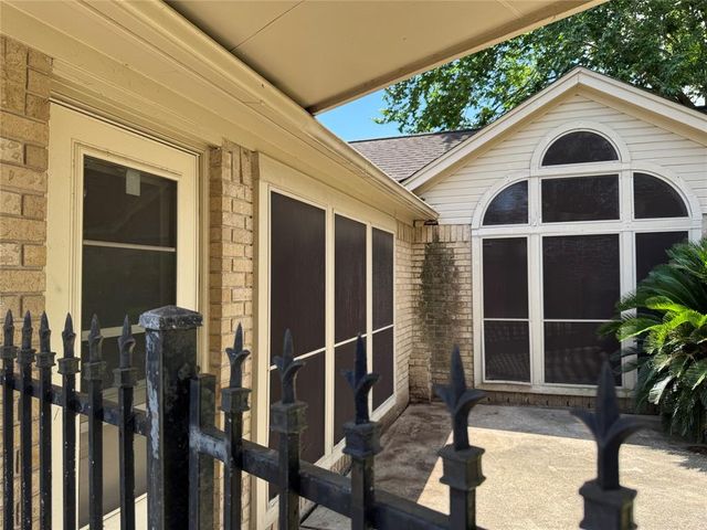 1905 Sandy Schoals Drive, League City, TX 77573