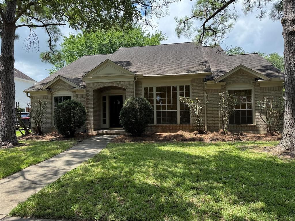 1905 Sandy Schoals Drive, League City, TX 77573