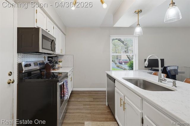 383 Neptune Drive, Walled Lake, MI 48390