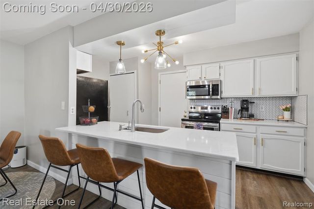 383 Neptune Drive, Walled Lake, MI 48390