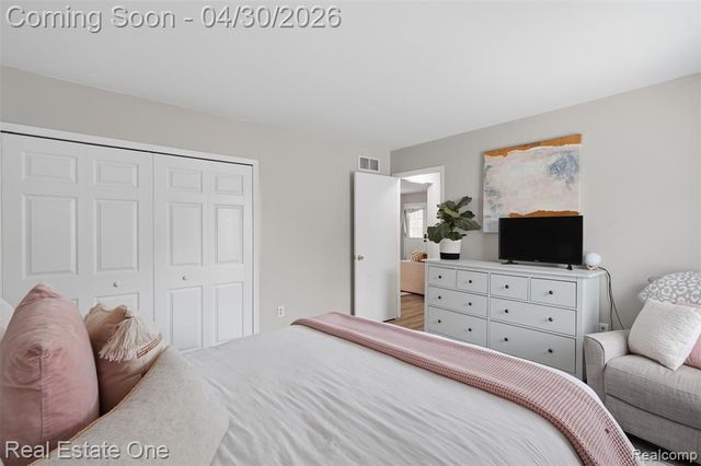 383 Neptune Drive, Walled Lake, MI 48390