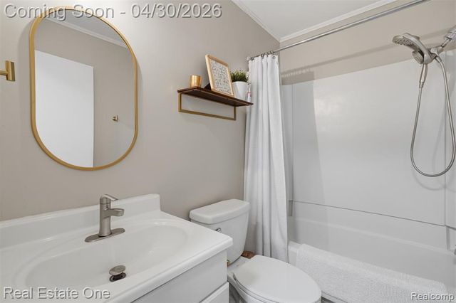 383 Neptune Drive, Walled Lake, MI 48390