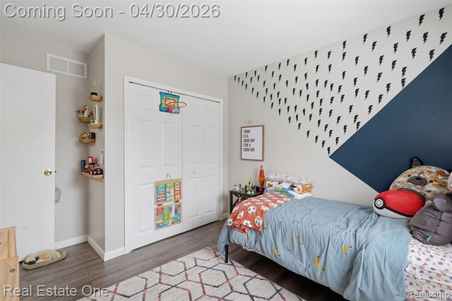 383 Neptune Drive, Walled Lake, MI 48390