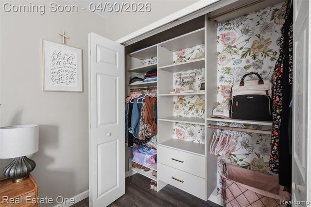 383 Neptune Drive, Walled Lake, MI 48390