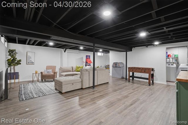 383 Neptune Drive, Walled Lake, MI 48390