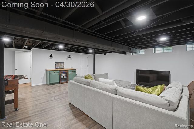 383 Neptune Drive, Walled Lake, MI 48390