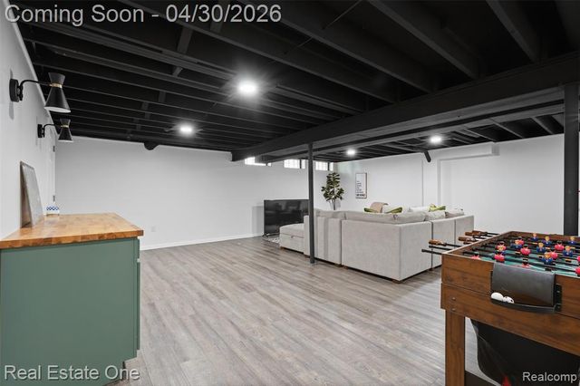 383 Neptune Drive, Walled Lake, MI 48390