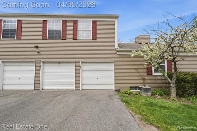 383 Neptune Drive, Walled Lake, MI 48390