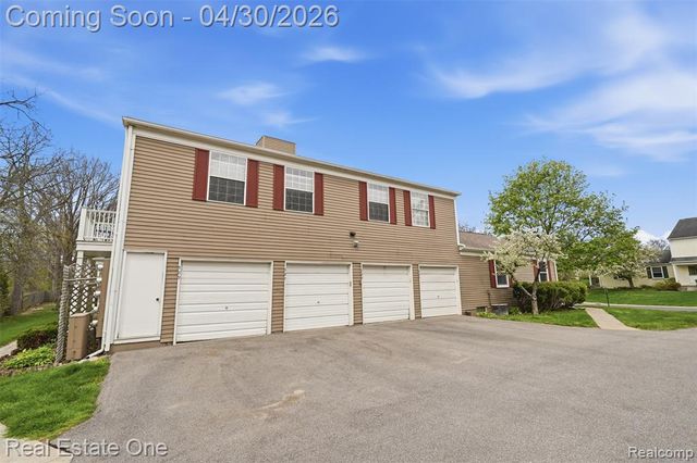 383 Neptune Drive, Walled Lake, MI 48390