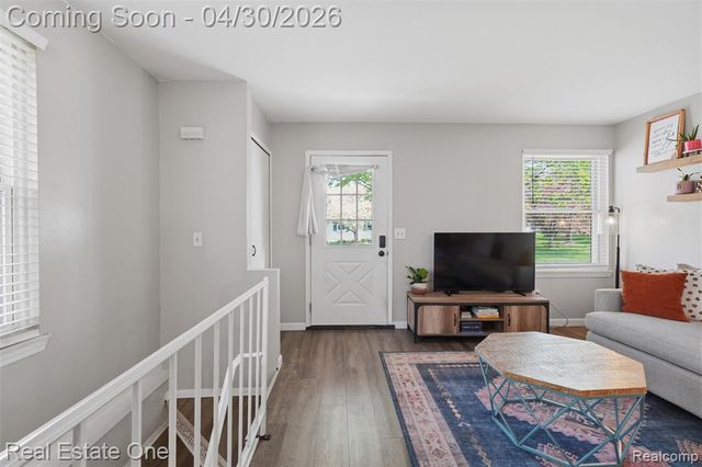 383 Neptune Drive, Walled Lake, MI 48390