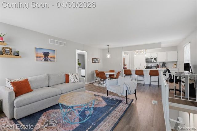 383 Neptune Drive, Walled Lake, MI 48390