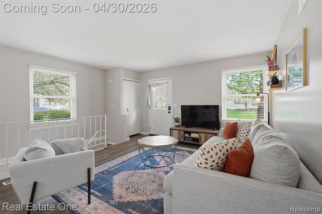 383 Neptune Drive, Walled Lake, MI 48390