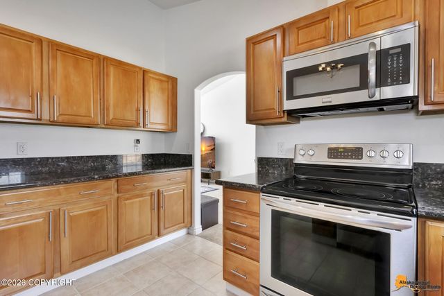 5605 Yukon Charlie Loop, Anchorage, AK 99502