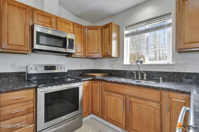 5605 Yukon Charlie Loop, Anchorage, AK 99502