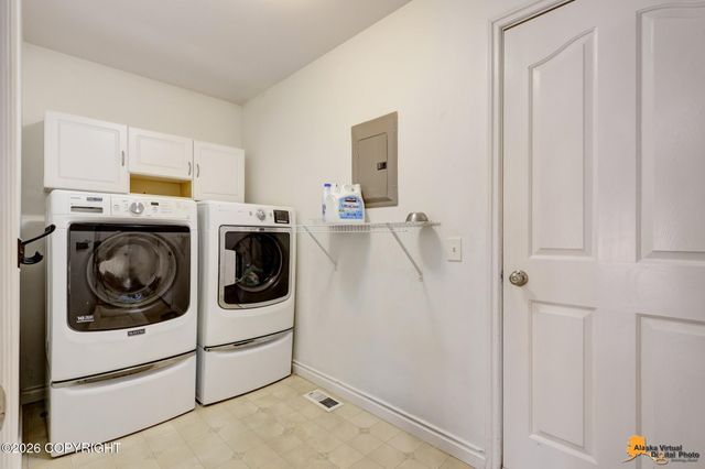 5605 Yukon Charlie Loop, Anchorage, AK 99502