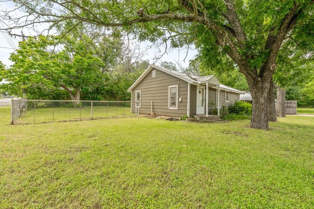 400 S PECAN Street, Hamilton, TX 76531