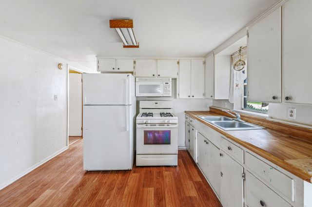 400 S PECAN Street, Hamilton, TX 76531