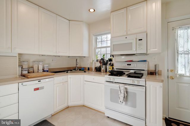 972 N QUANTICO ST, Arlington, VA 22205