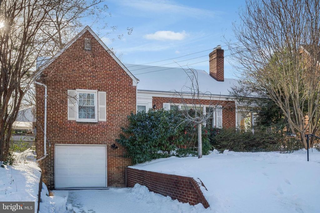 972 N QUANTICO ST, Arlington, VA 22205