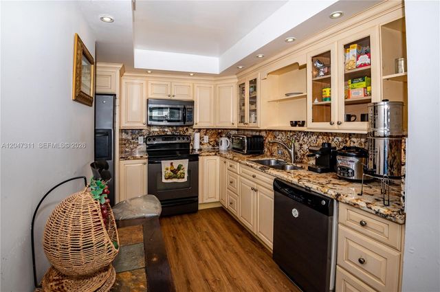 7545 E Treasure Dr 9B, North Bay Village, FL 33141