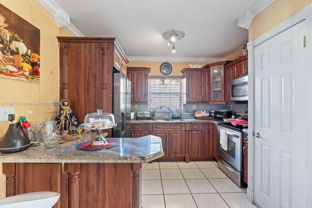 720 NW 19th Ct, Miami, FL 33125