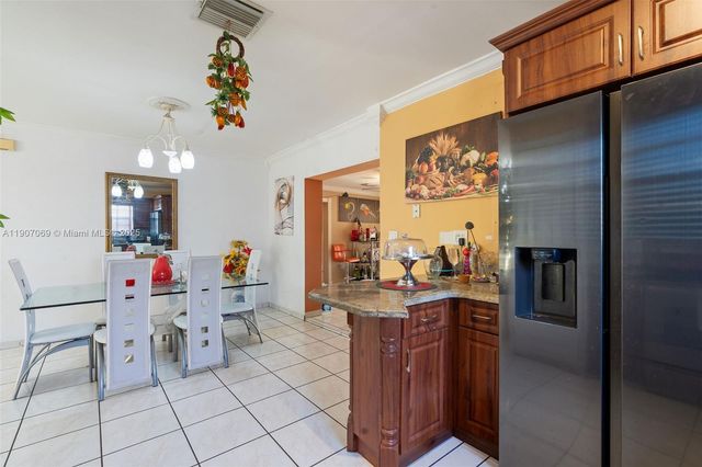 720 NW 19th Ct, Miami, FL 33125