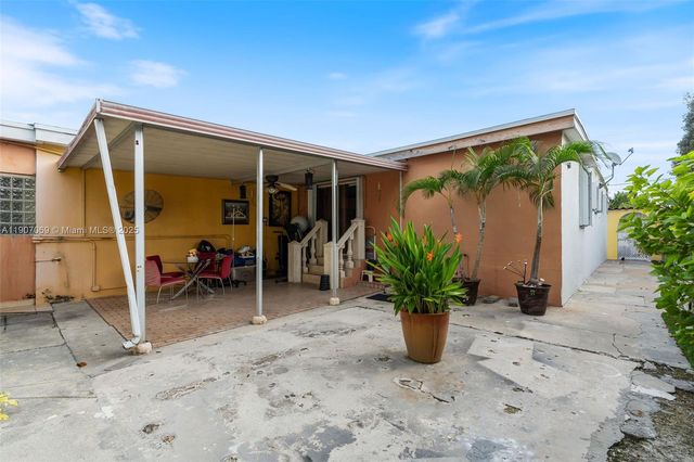 720 NW 19th Ct, Miami, FL 33125