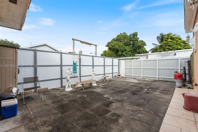 720 NW 19th Ct, Miami, FL 33125