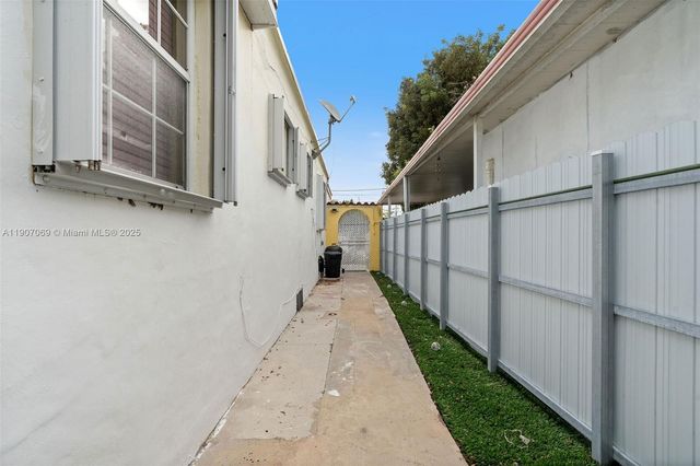 720 NW 19th Ct, Miami, FL 33125