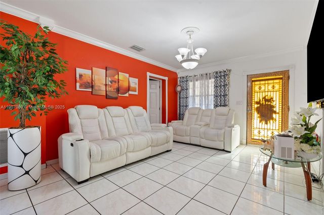 720 NW 19th Ct, Miami, FL 33125