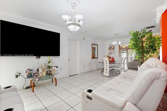 720 NW 19th Ct, Miami, FL 33125