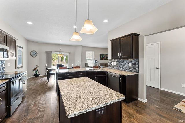 932 Clairborne Drive, Fort Wayne, IN 46818