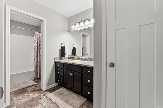 932 Clairborne Drive, Fort Wayne, IN 46818