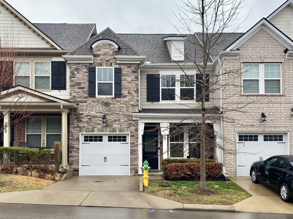 1021 Livingstone Ln, Mount Juliet, TN 37122