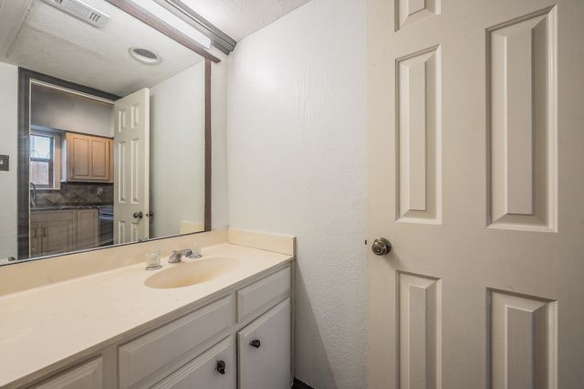 2728 Reagan Street 101, Dallas, TX 75219