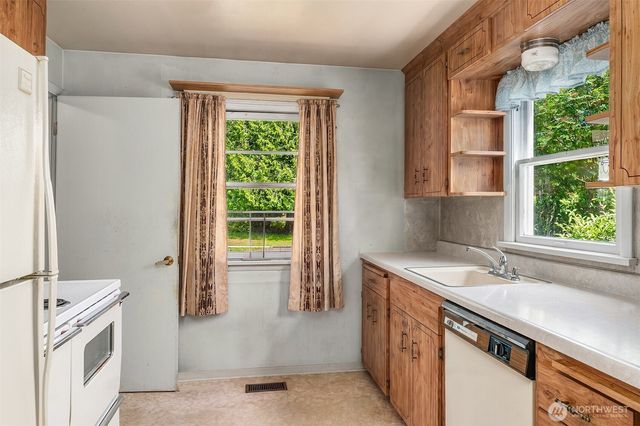 320 NE 185th Street, Shoreline, WA 98155