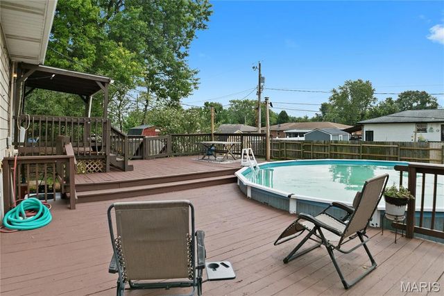 36 Georgetown Drive, Pontoon Beach, IL 62040