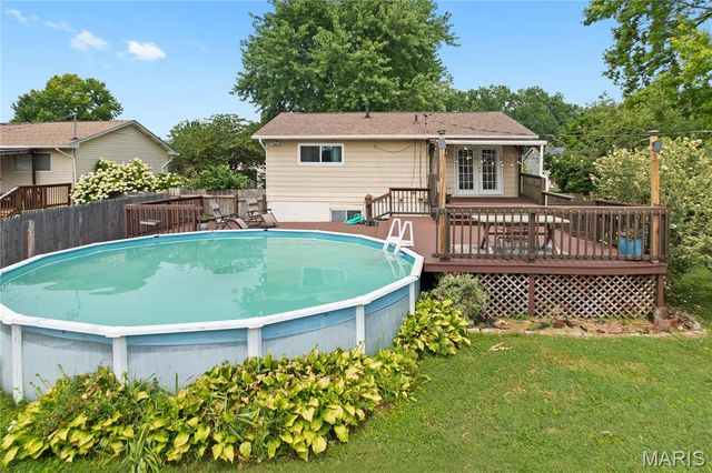 36 Georgetown Drive, Pontoon Beach, IL 62040