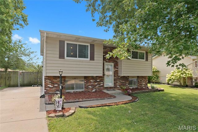 36 Georgetown Drive, Pontoon Beach, IL 62040