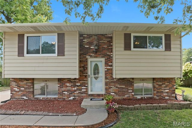 36 Georgetown Drive, Pontoon Beach, IL 62040