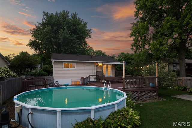 36 Georgetown Drive, Pontoon Beach, IL 62040