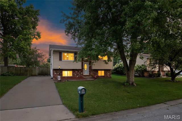36 Georgetown Drive, Pontoon Beach, IL 62040