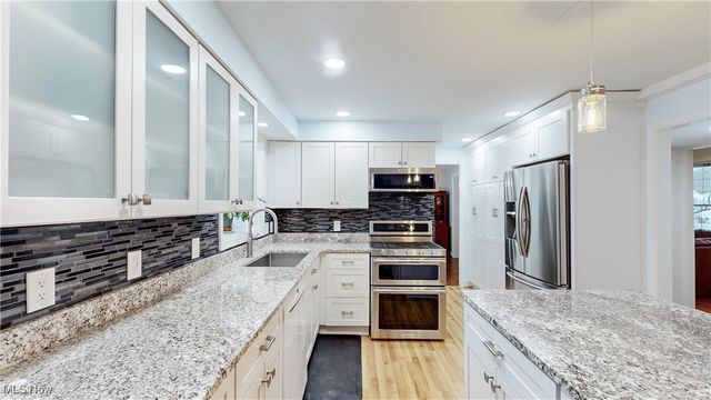 328 Plymouth Drive, Bay Village, OH 44140