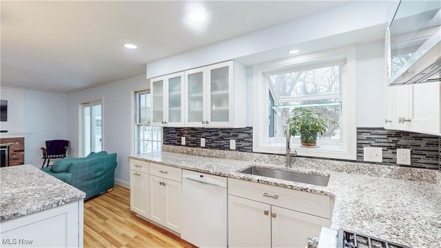 328 Plymouth Drive, Bay Village, OH 44140