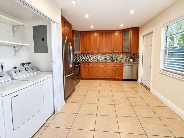 7385 W Sunrise Boulevard, Plantation, FL 33313