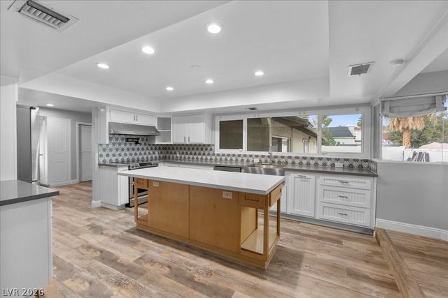 2211 Edgewood Avenue, Las Vegas, NV 89102