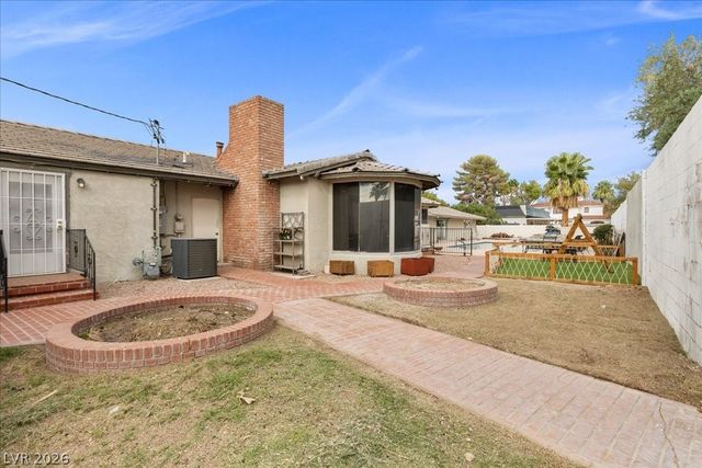 2211 Edgewood Avenue, Las Vegas, NV 89102