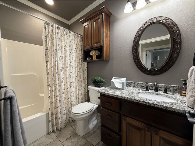 213 Cobblestone Court, Russellville, AR 72801