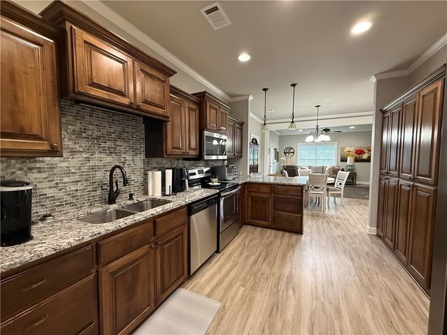 213 Cobblestone Court, Russellville, AR 72801